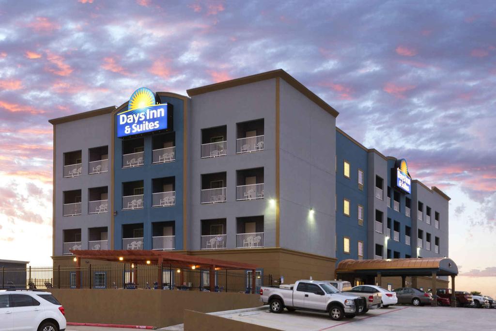 Day Inn & Suites By Wyndham Galveston West Seawall